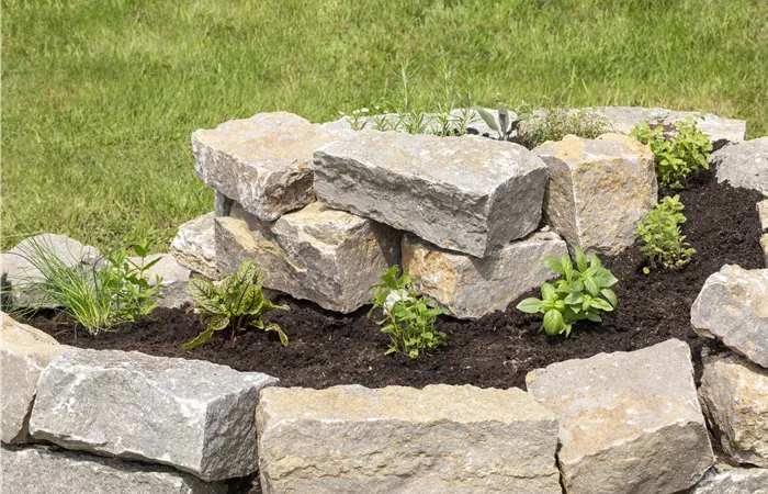 Eine Kräuterspirale - Nützlich und schön anzusehen