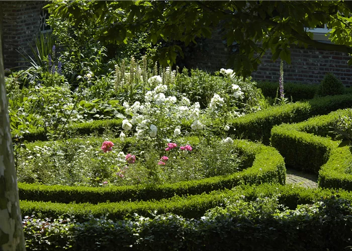 Einen Bauerngarten anlegen – Mehr als nur ein spießiger Nutzgarten Einen Bauerngarten anlegen – Mehr als nur ein spießiger Nutzgarten